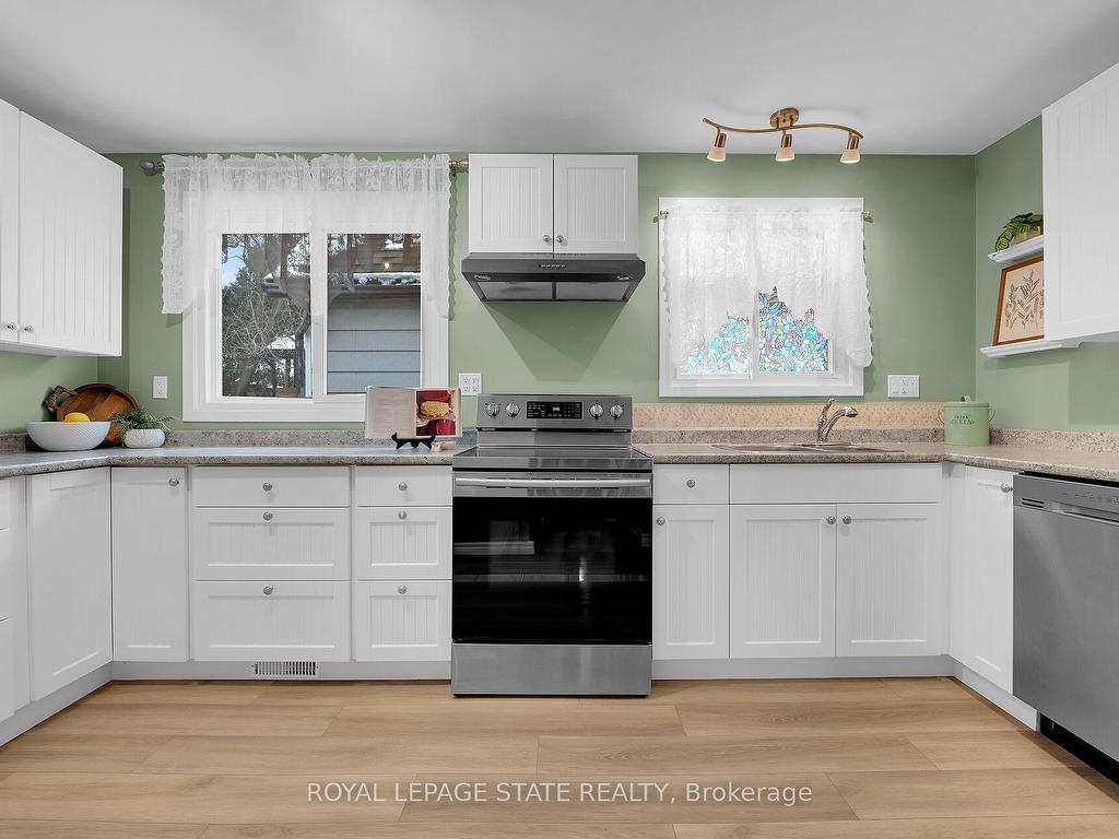 









221


East 24th

Street,
Hamilton,




ON
L8V 2Y5

