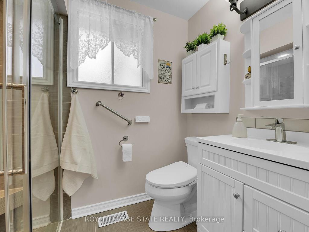 









221


East 24th

Street,
Hamilton,




ON
L8V 2Y5

