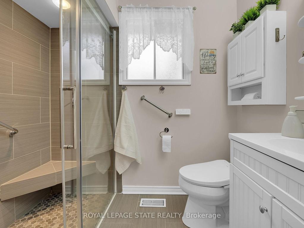 









221


East 24th

Street,
Hamilton,




ON
L8V 2Y5

