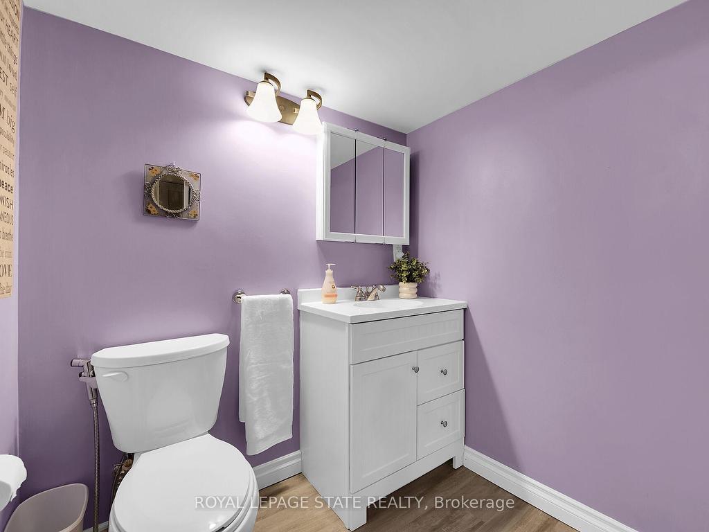 









221


East 24th

Street,
Hamilton,




ON
L8V 2Y5

