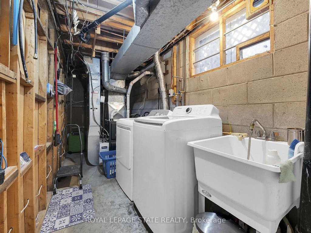 









221


East 24th

Street,
Hamilton,




ON
L8V 2Y5

