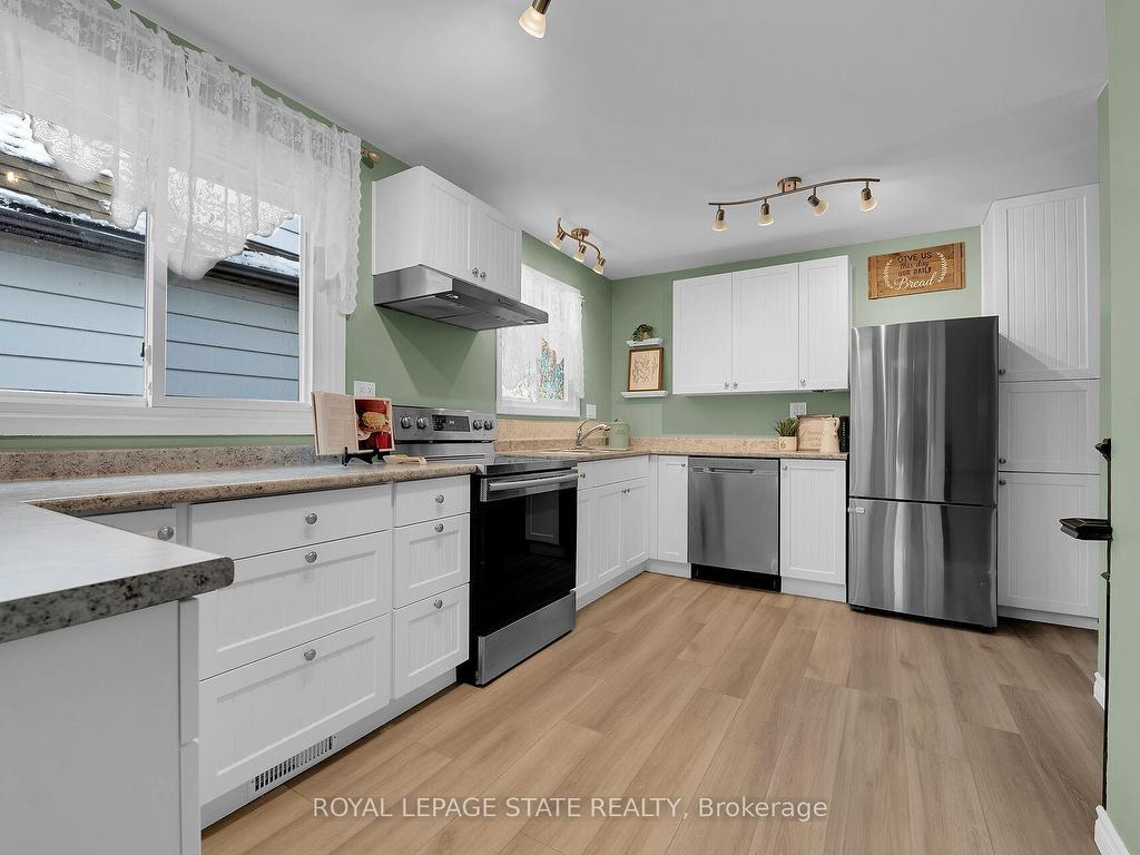 









221


East 24th

Street,
Hamilton,




ON
L8V 2Y5

