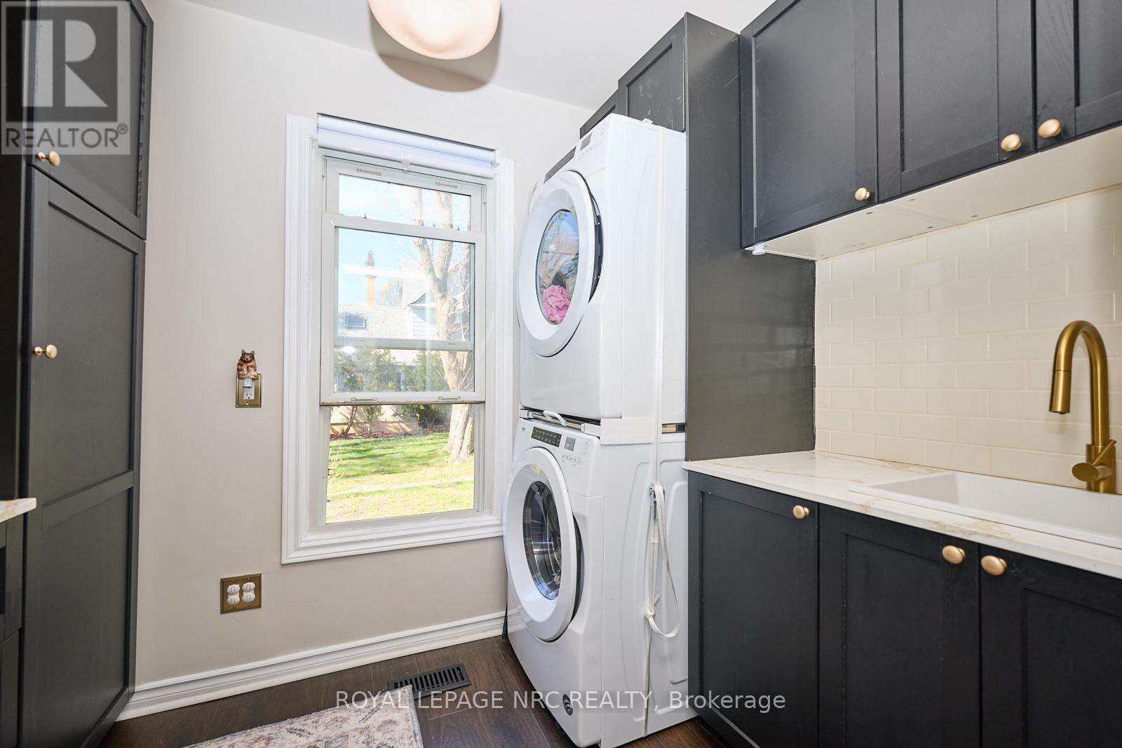 












553 RIDGE ROAD N

,
Fort Erie (Ridgeway),




Ontario
L0S1N0

