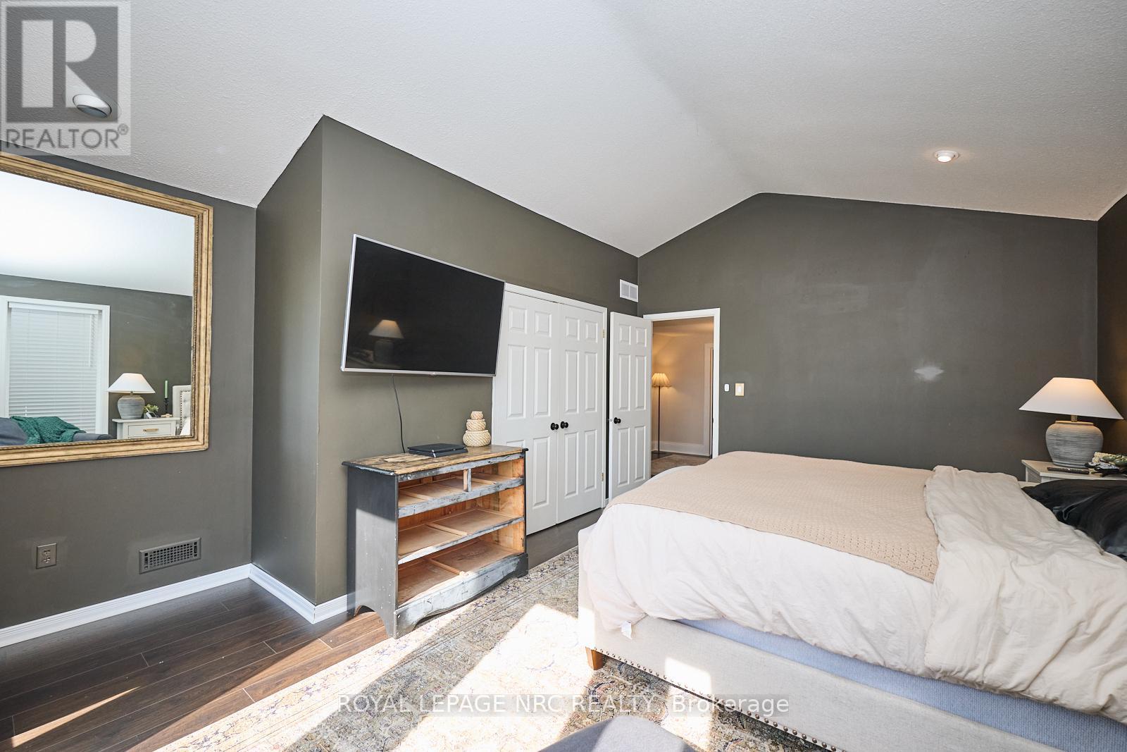 












553 RIDGE ROAD N

,
Fort Erie (Ridgeway),




Ontario
L0S1N0

