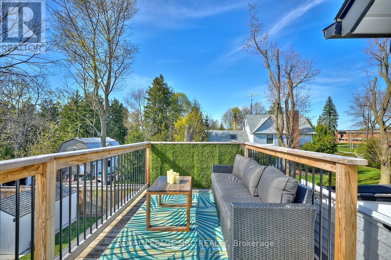 












553 RIDGE ROAD N

,
Fort Erie (Ridgeway),




Ontario
L0S1N0

