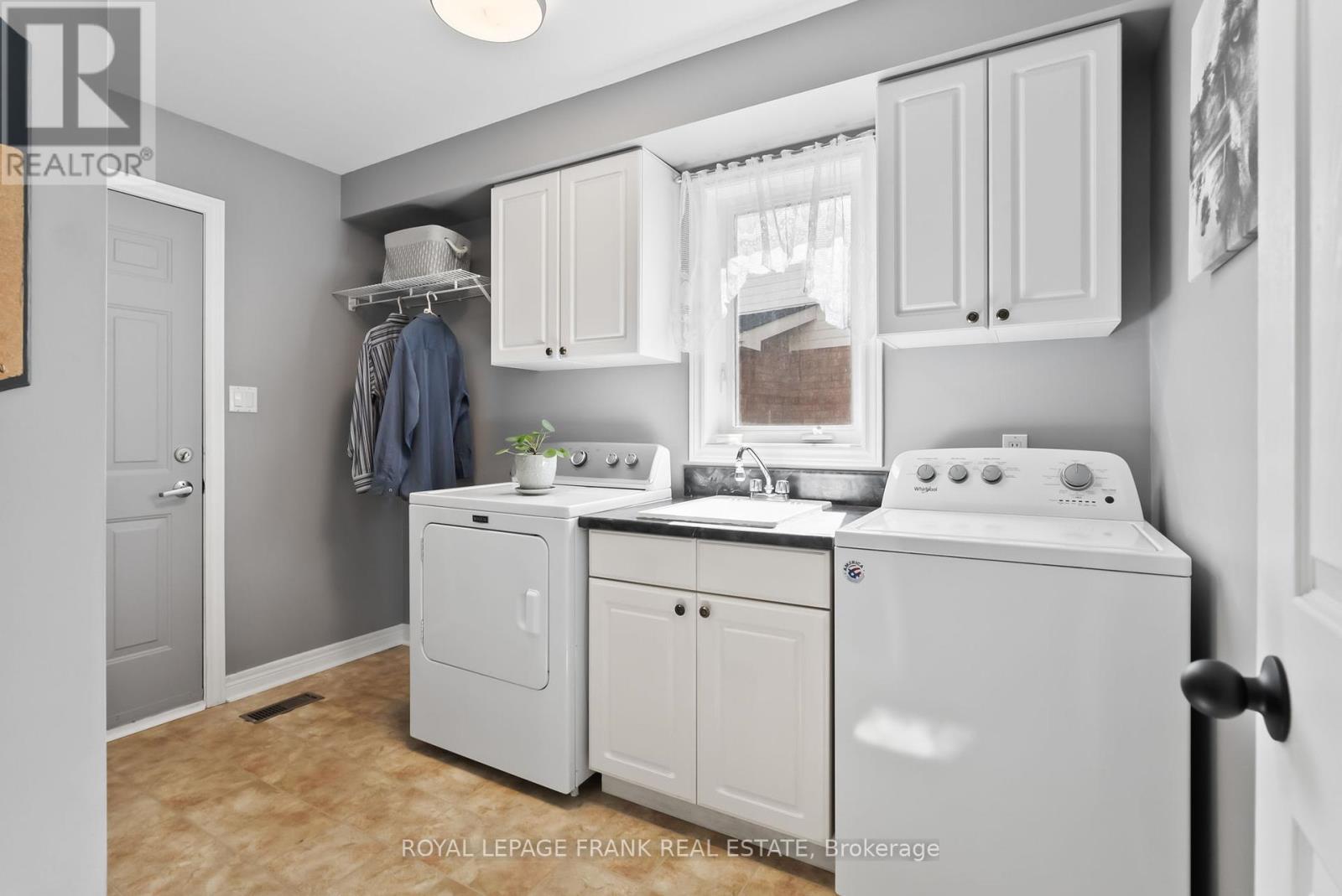 












148 NIAGARA DRIVE

,
Oshawa (Samac),




Ontario
L1G8B6

