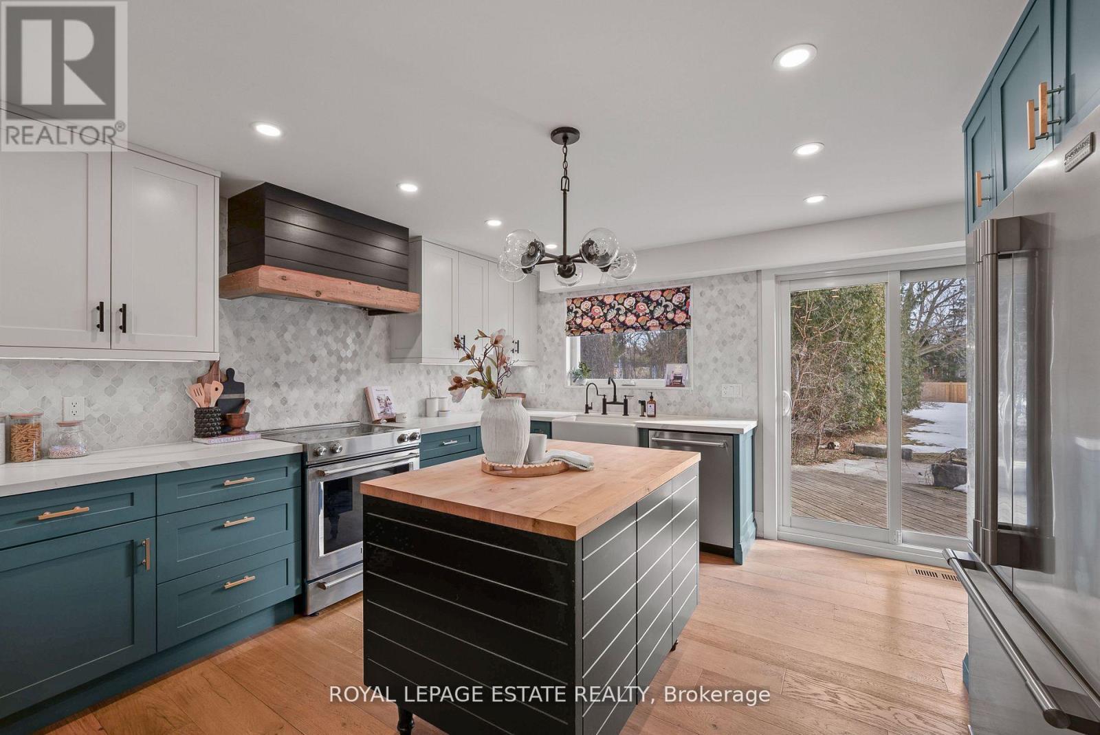 












6641 MAIN STREET

,
Whitchurch-Stouffville,




Ontario
L4A6B3

