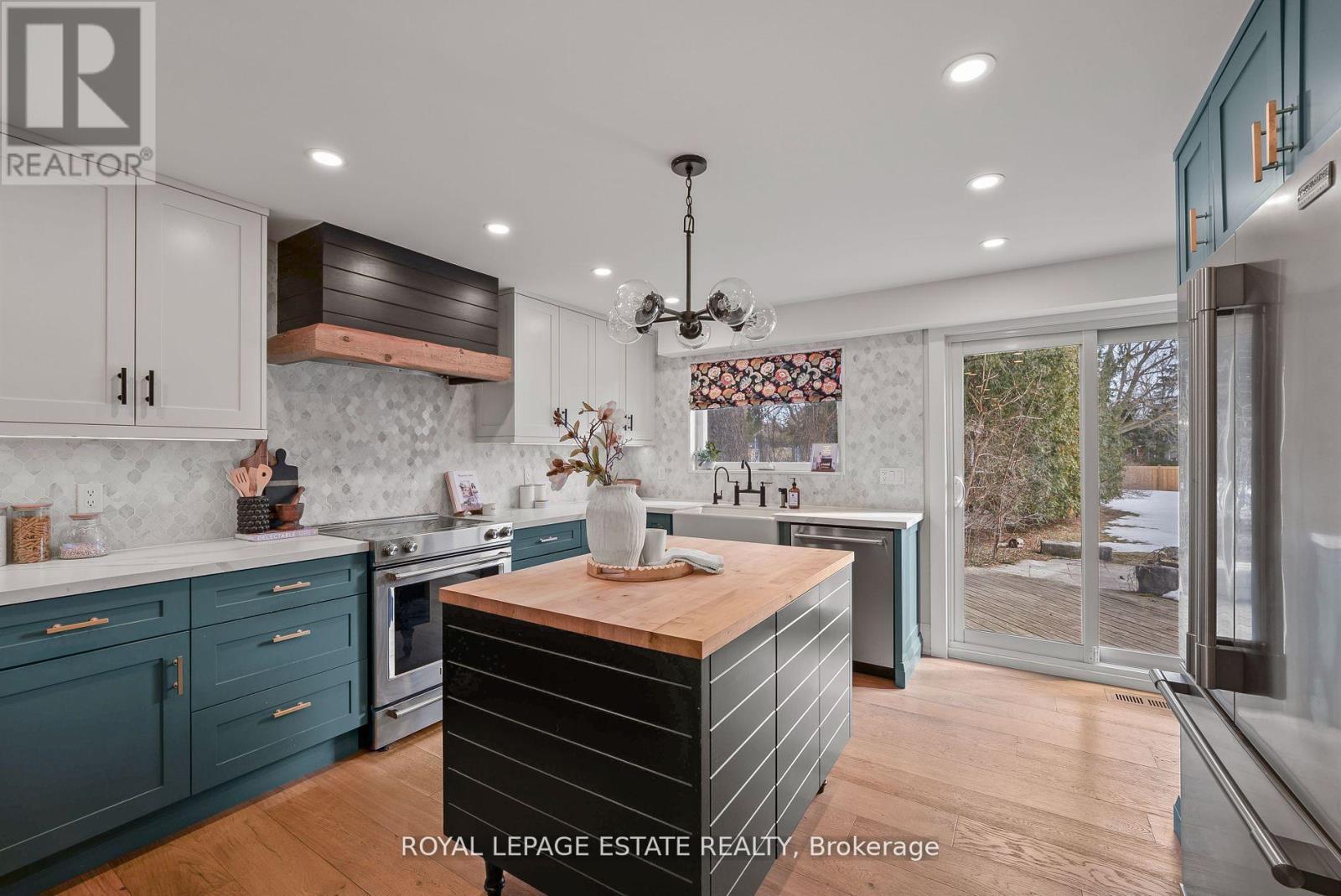 












6641 MAIN STREET

,
Whitchurch-Stouffville,




Ontario
L4A6B3


