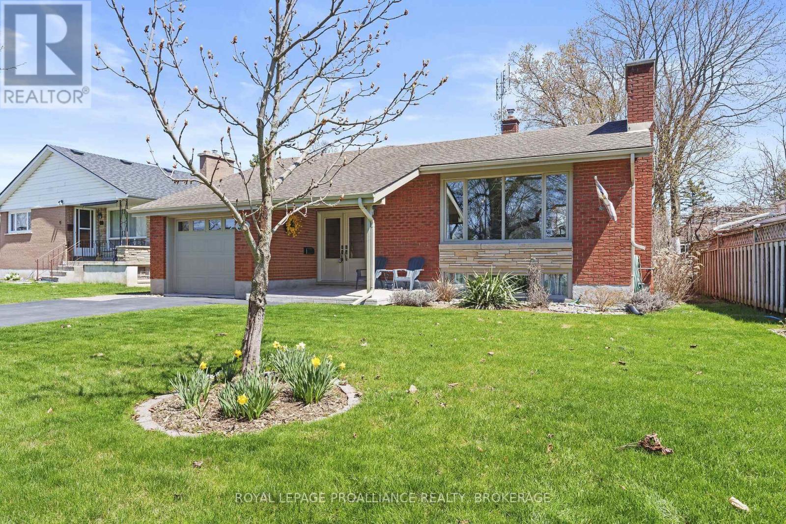 












37 ROBERT WALLACE DRIVE

,
Kingston (Central City West),




Ontario
K7M1X7

