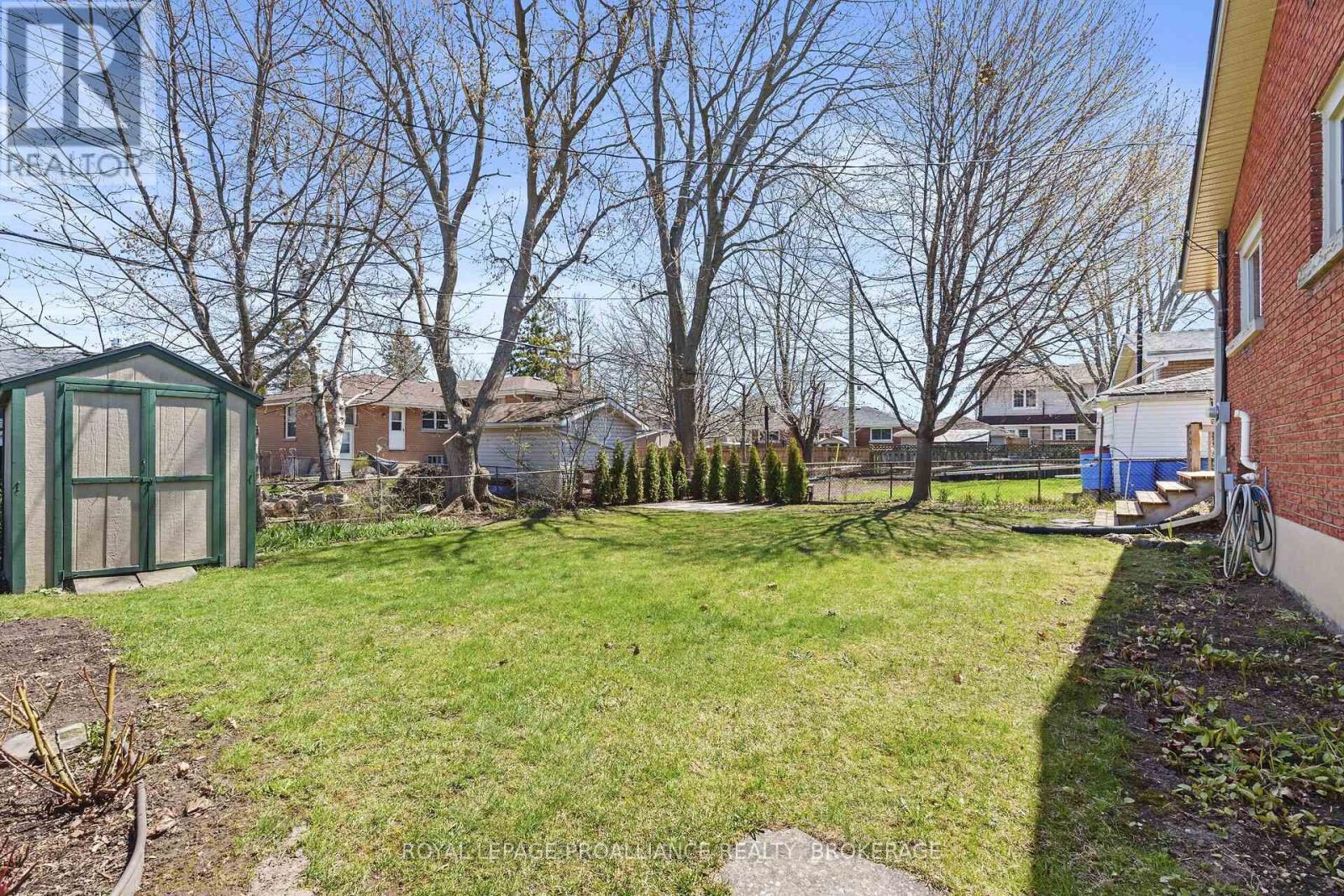 












37 ROBERT WALLACE DRIVE

,
Kingston (Central City West),




Ontario
K7M1X7

