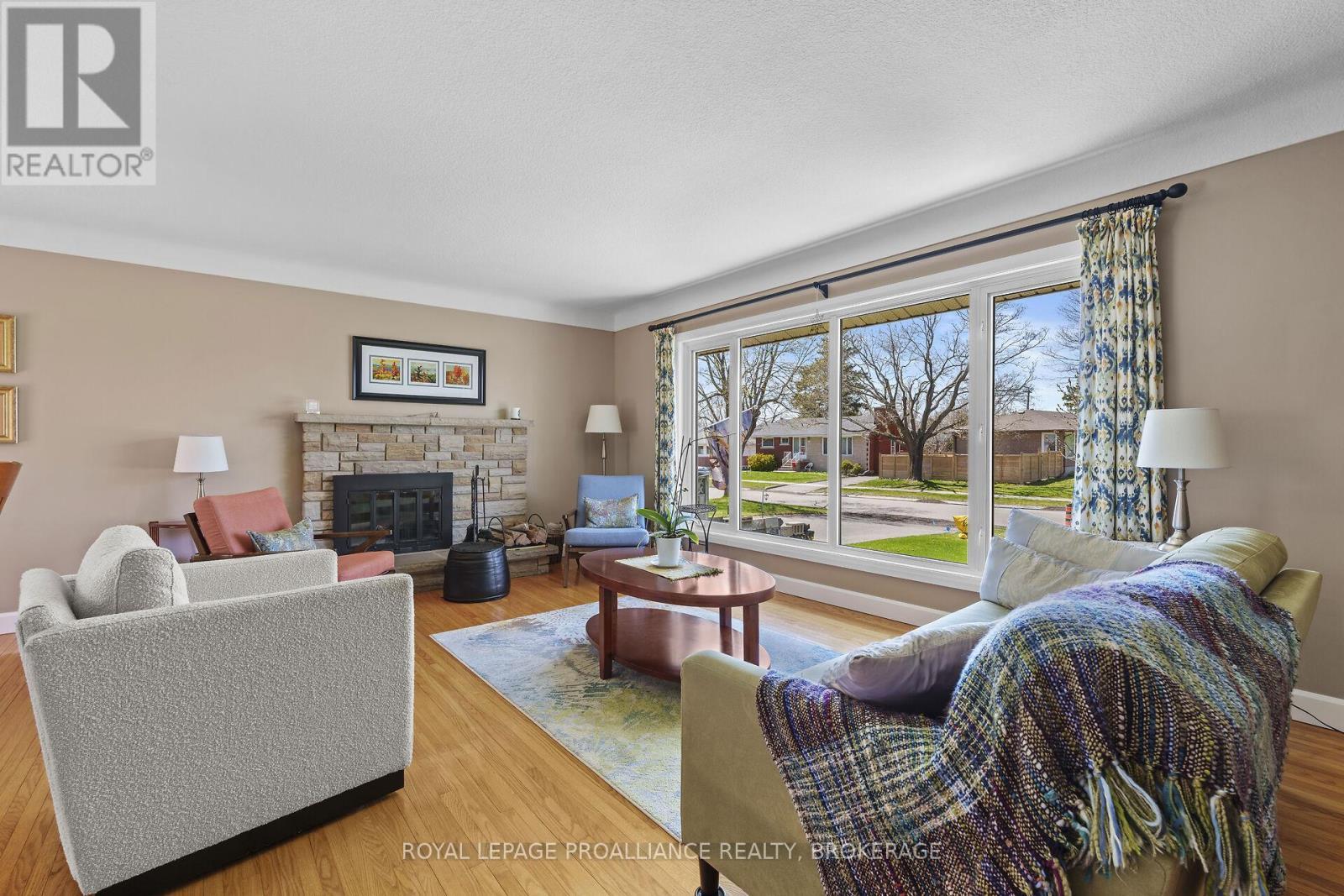 












37 ROBERT WALLACE DRIVE

,
Kingston (Central City West),




Ontario
K7M1X7

