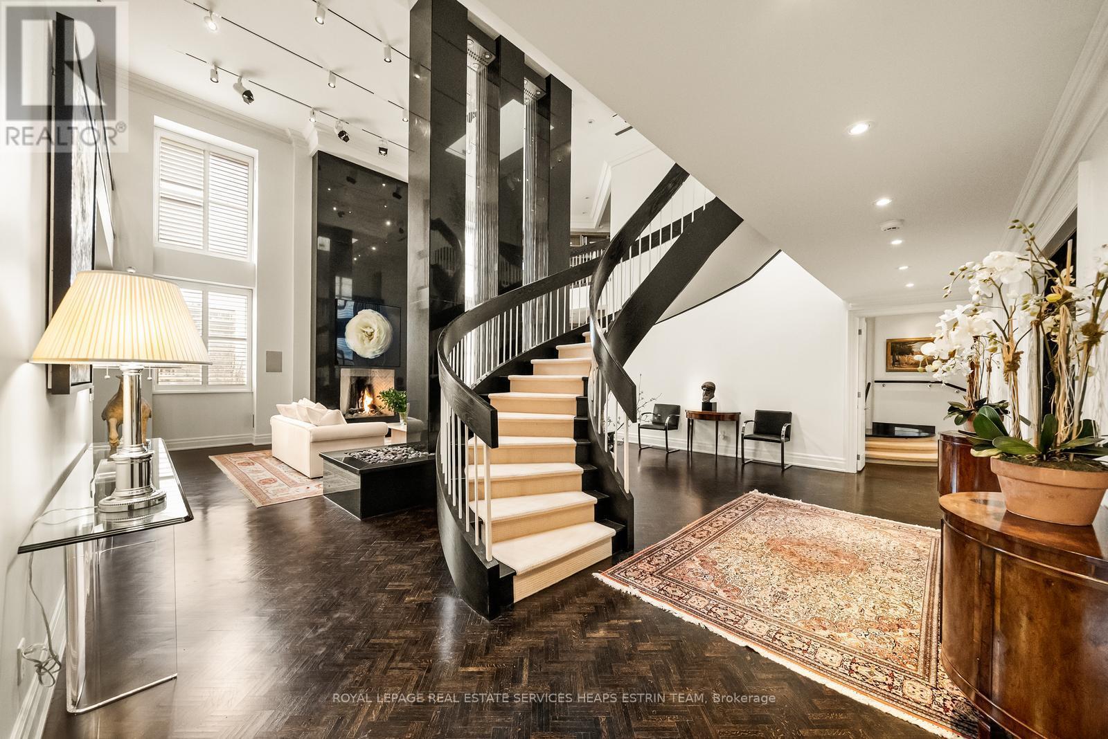 












PH1 - 2 LYNWOOD AVENUE

,
Toronto,




Ontario
M4V1K2

