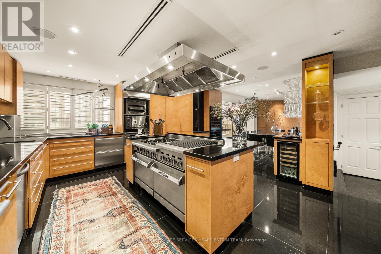 












PH1 - 2 LYNWOOD AVENUE

,
Toronto,




Ontario
M4V1K2

