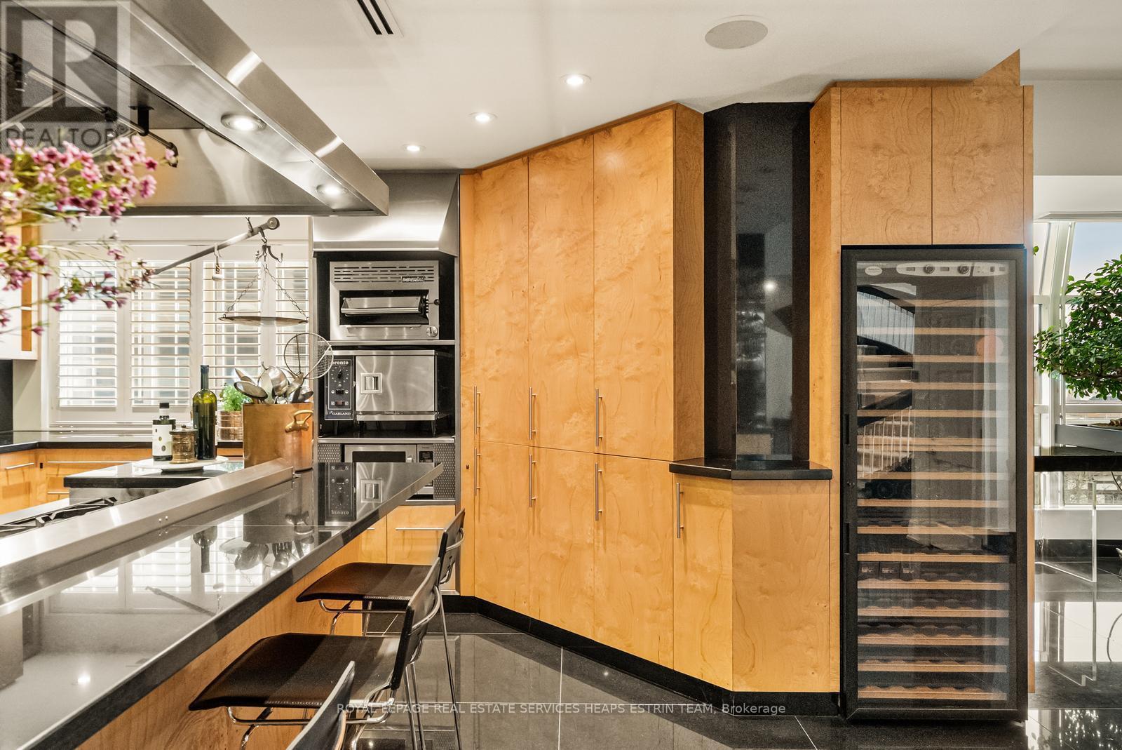 












PH1 - 2 LYNWOOD AVENUE

,
Toronto,




Ontario
M4V1K2

