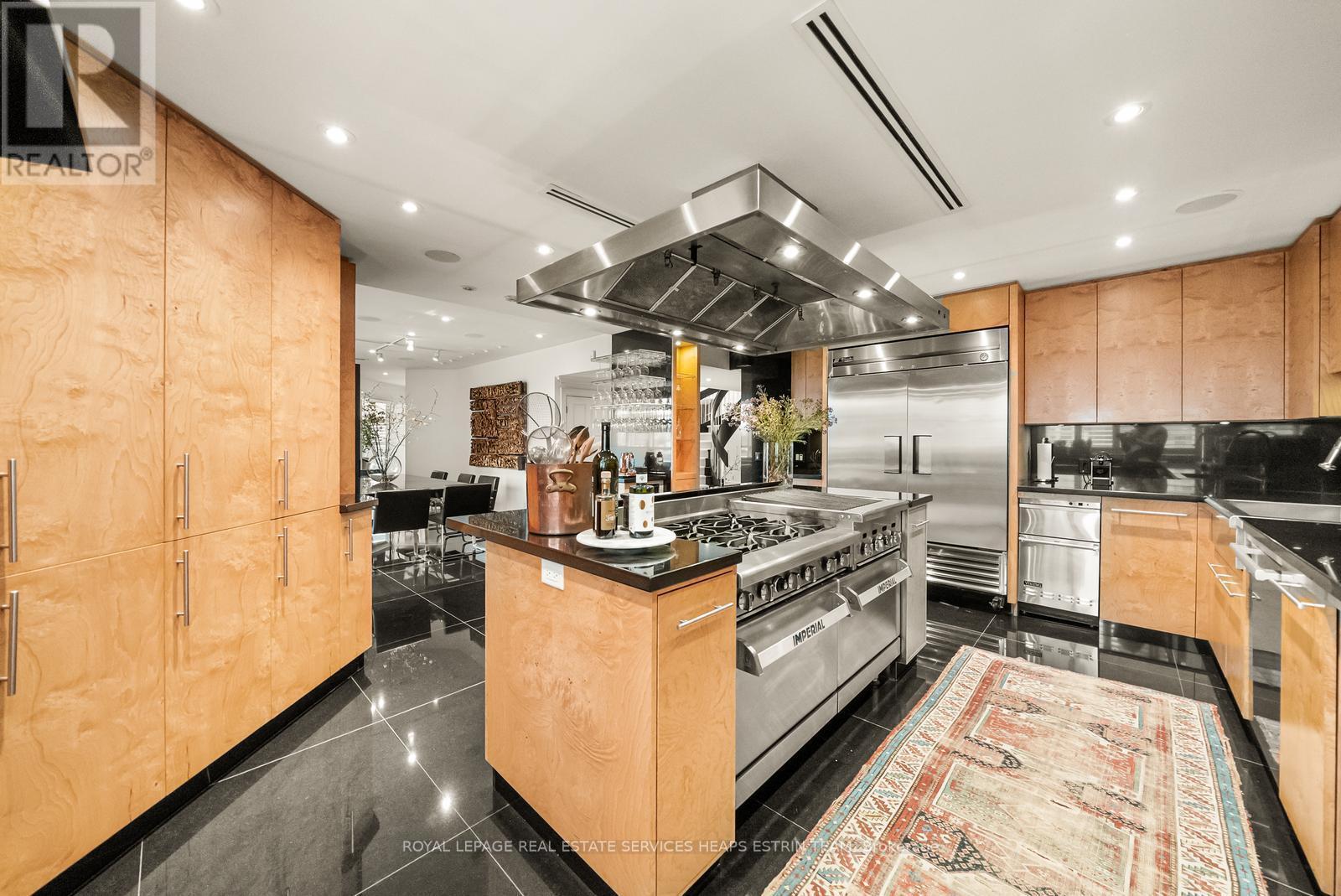 












PH1 - 2 LYNWOOD AVENUE

,
Toronto,




Ontario
M4V1K2

