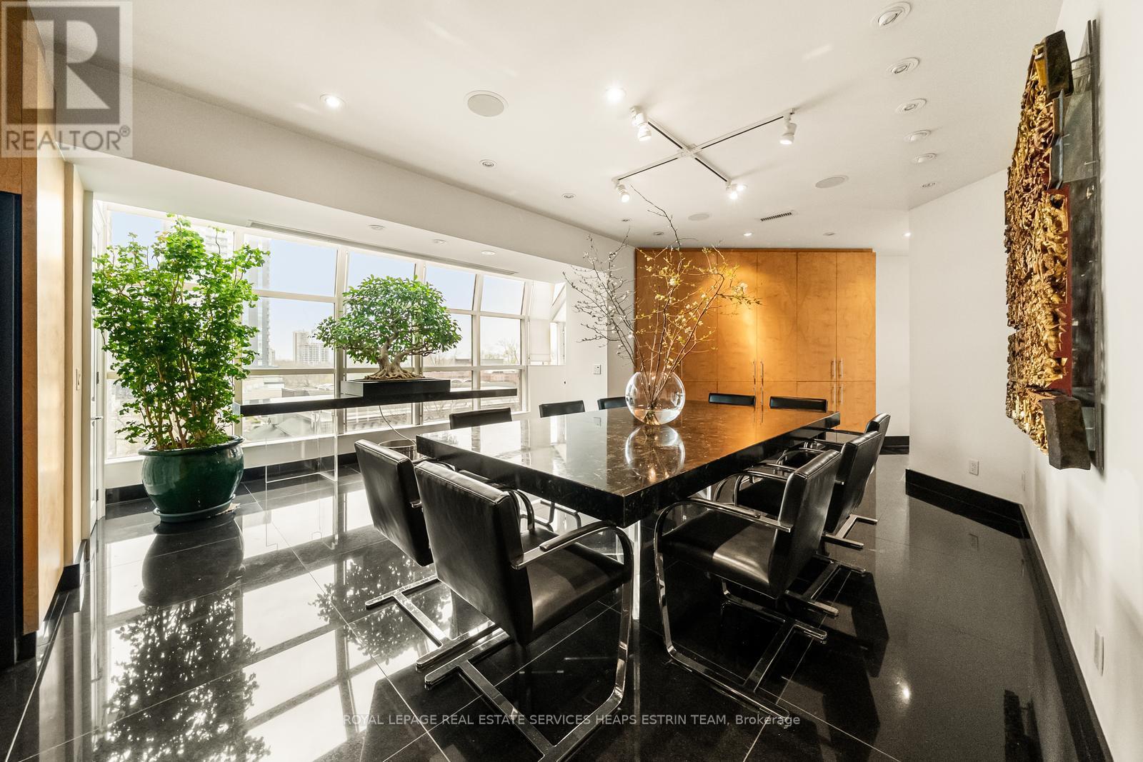 












PH1 - 2 LYNWOOD AVENUE

,
Toronto,




Ontario
M4V1K2

