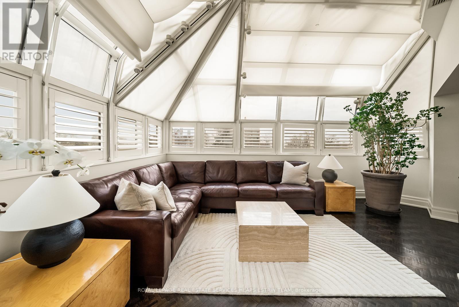 












PH1 - 2 LYNWOOD AVENUE

,
Toronto,




Ontario
M4V1K2

