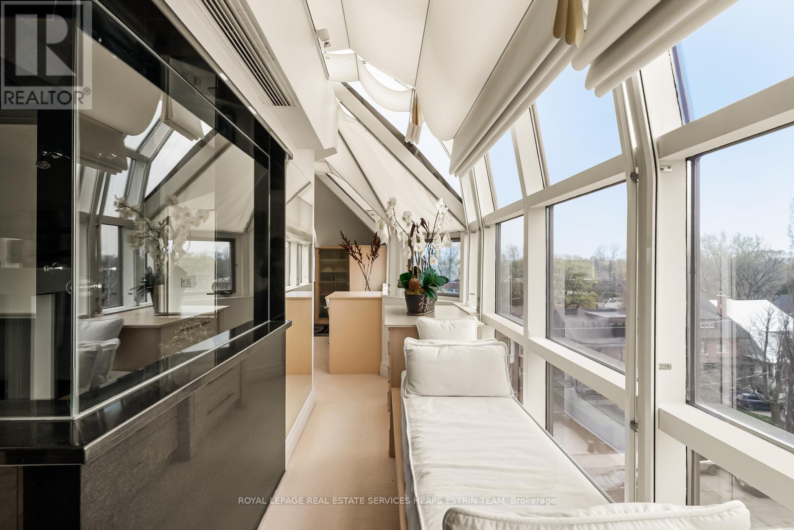 












PH1 - 2 LYNWOOD AVENUE

,
Toronto,




Ontario
M4V1K2

