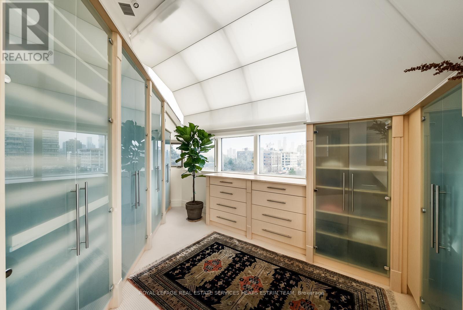 












PH1 - 2 LYNWOOD AVENUE

,
Toronto,




Ontario
M4V1K2

