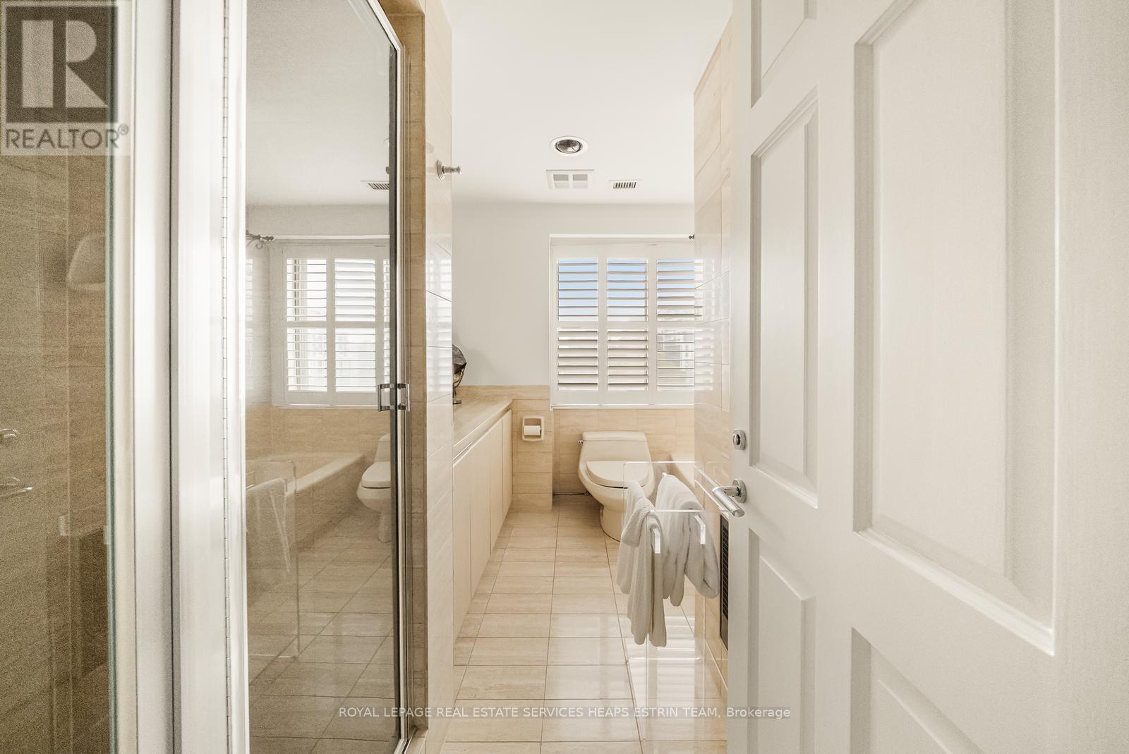 












PH1 - 2 LYNWOOD AVENUE

,
Toronto,




Ontario
M4V1K2

