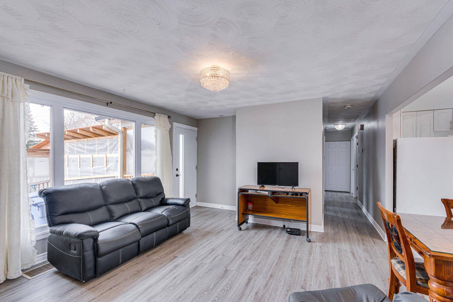 









2


Rue Micheline

,
Gatineau (Gatineau),




QC
J8T3K1

