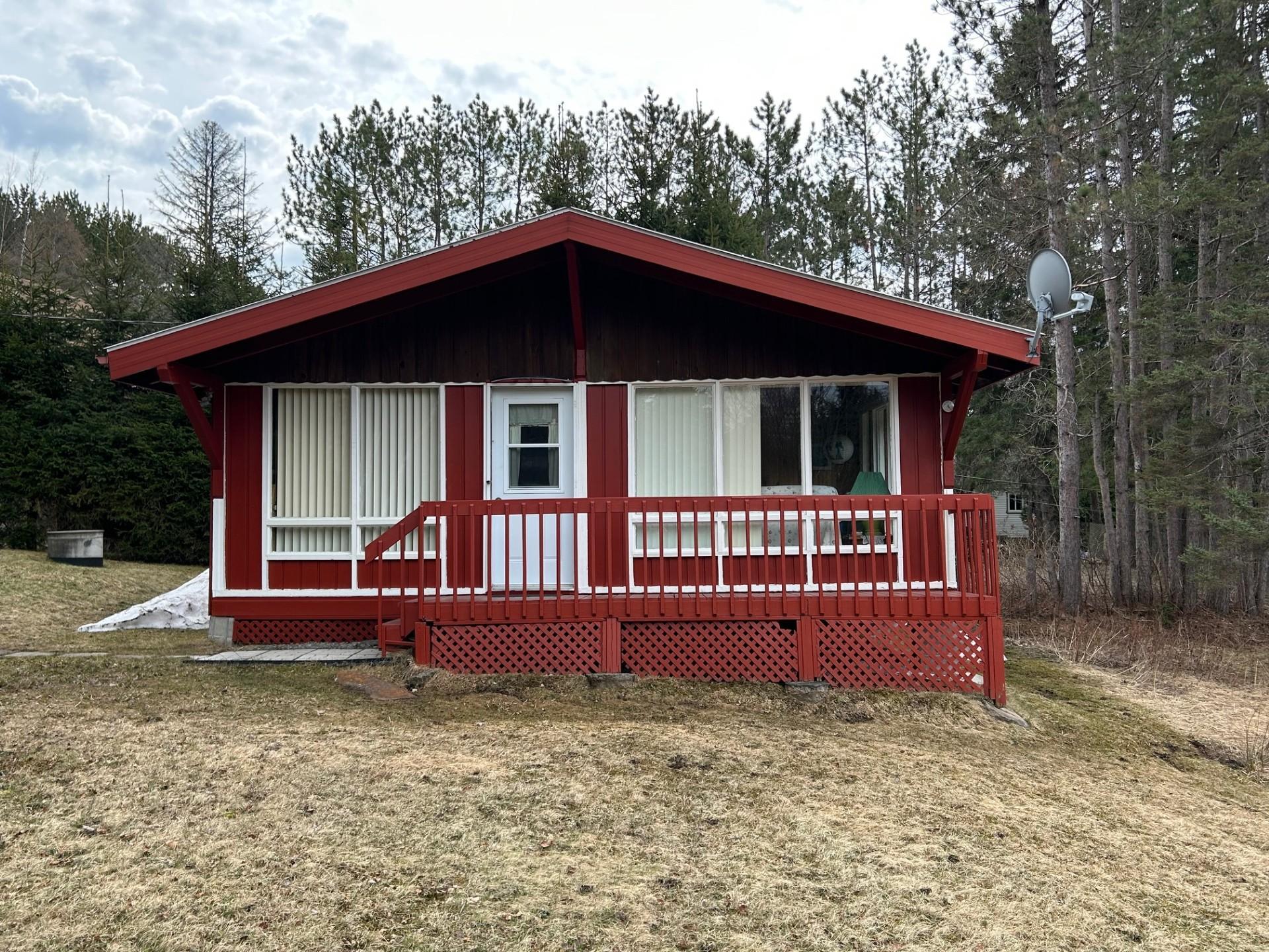 









2470


Ch. des Îles

,
Entrelacs,




QC
J0T2E0

