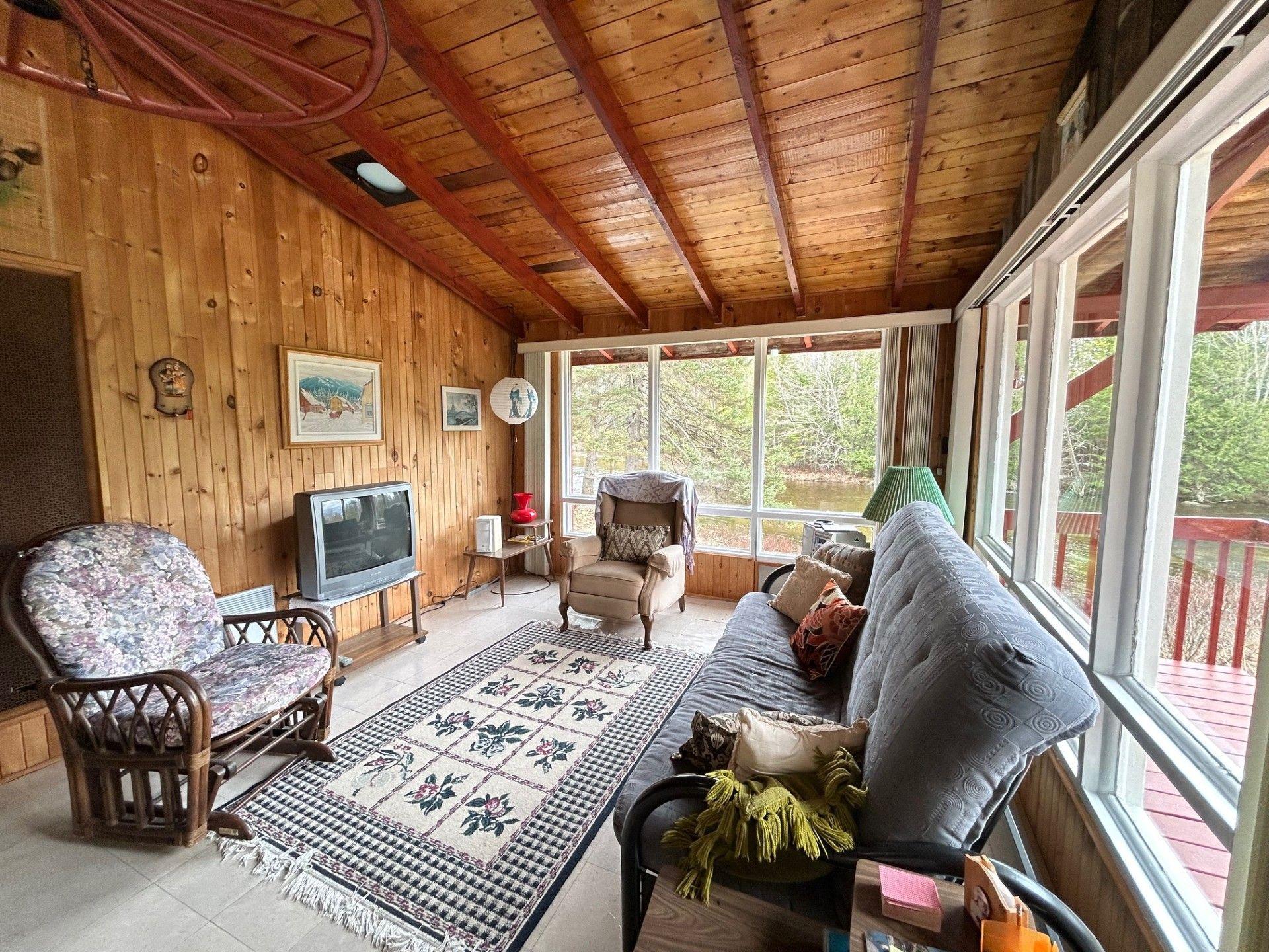 









2470


Ch. des Îles

,
Entrelacs,




QC
J0T2E0

