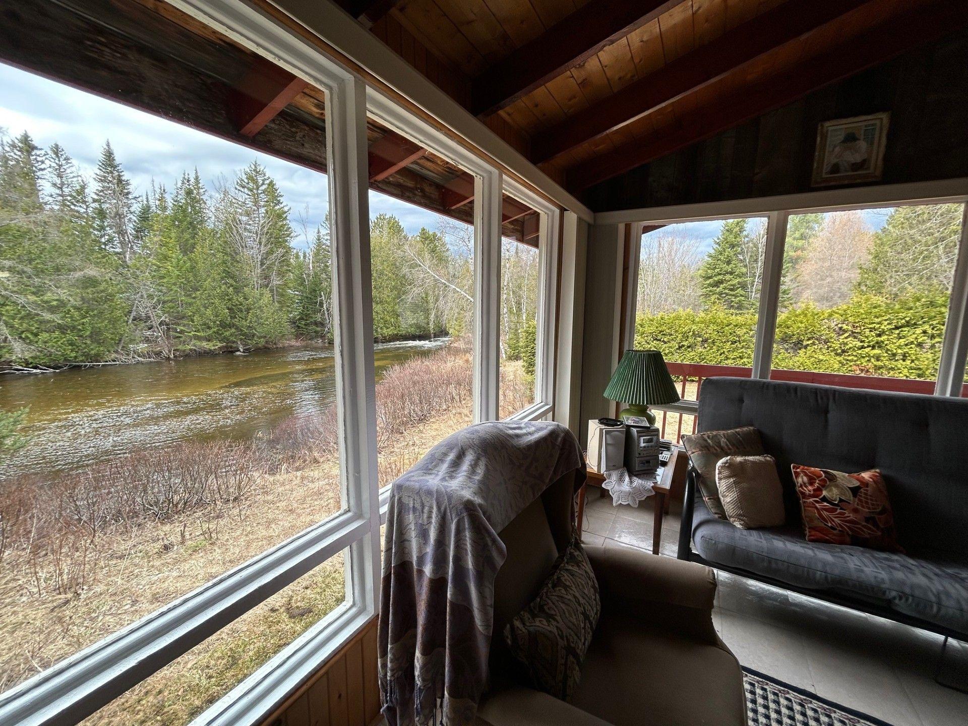









2470


Ch. des Îles

,
Entrelacs,




QC
J0T2E0

