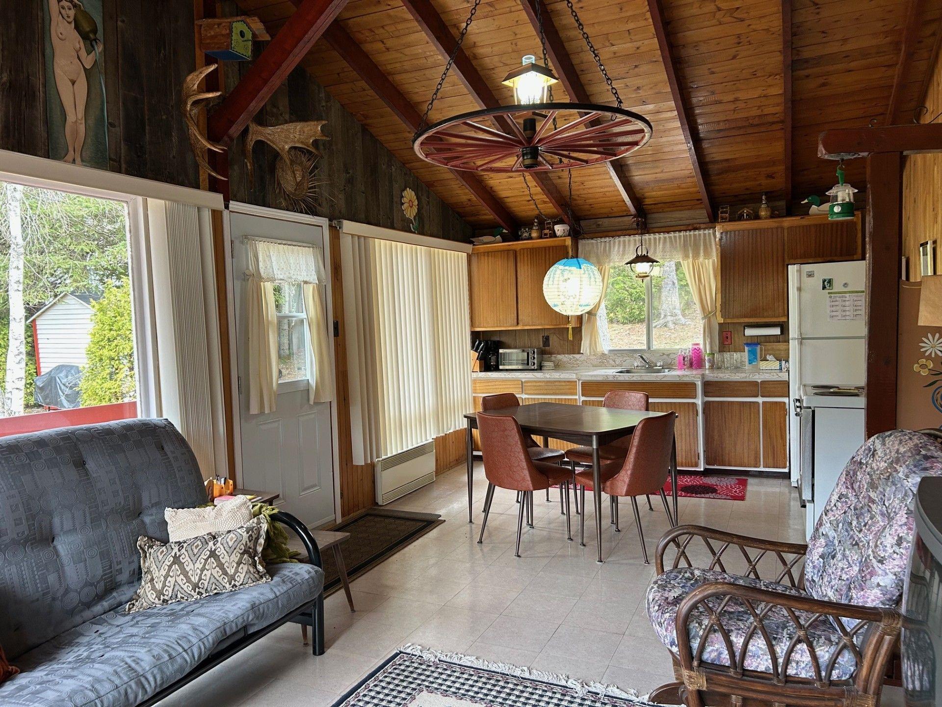 









2470


Ch. des Îles

,
Entrelacs,




QC
J0T2E0


