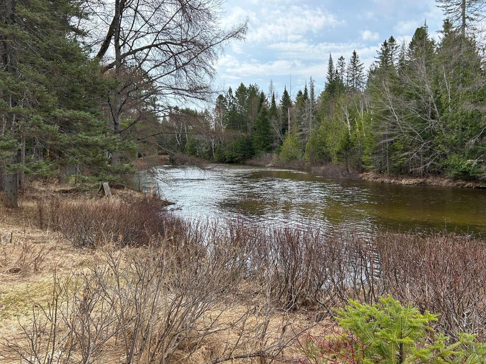 









2470


Ch. des Îles

,
Entrelacs,




QC
J0T2E0

