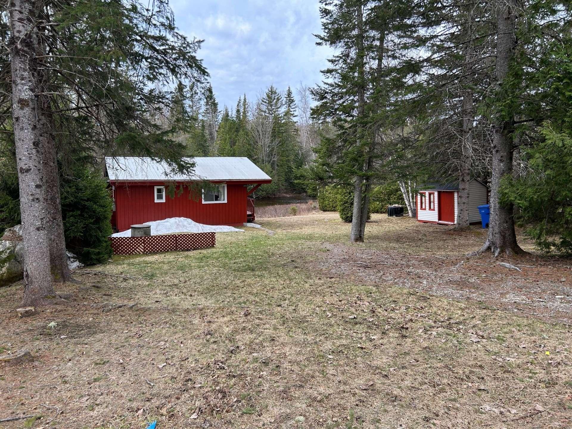 









2470


Ch. des Îles

,
Entrelacs,




QC
J0T2E0


