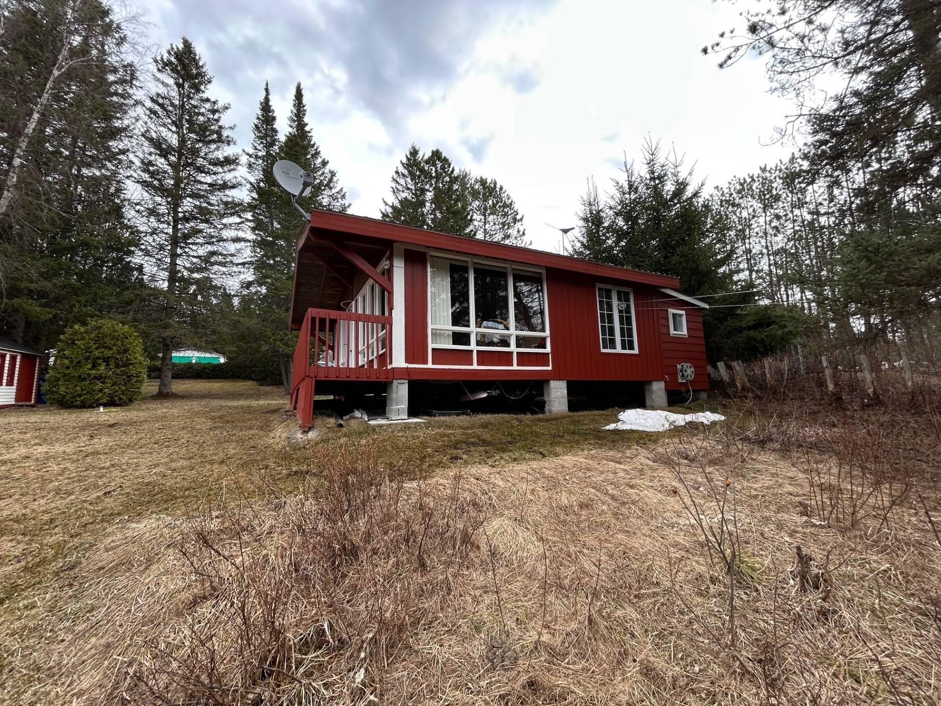 









2470


Ch. des Îles

,
Entrelacs,




QC
J0T2E0

