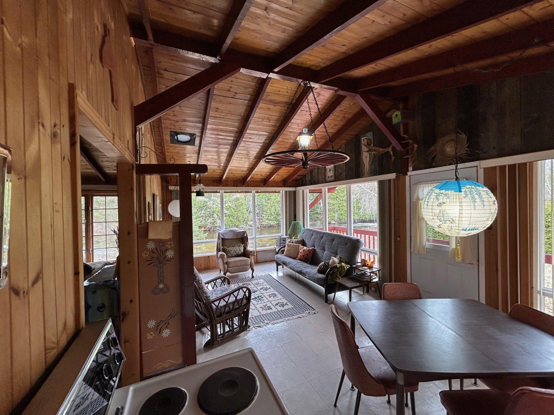 









2470


Ch. des Îles

,
Entrelacs,




QC
J0T2E0

