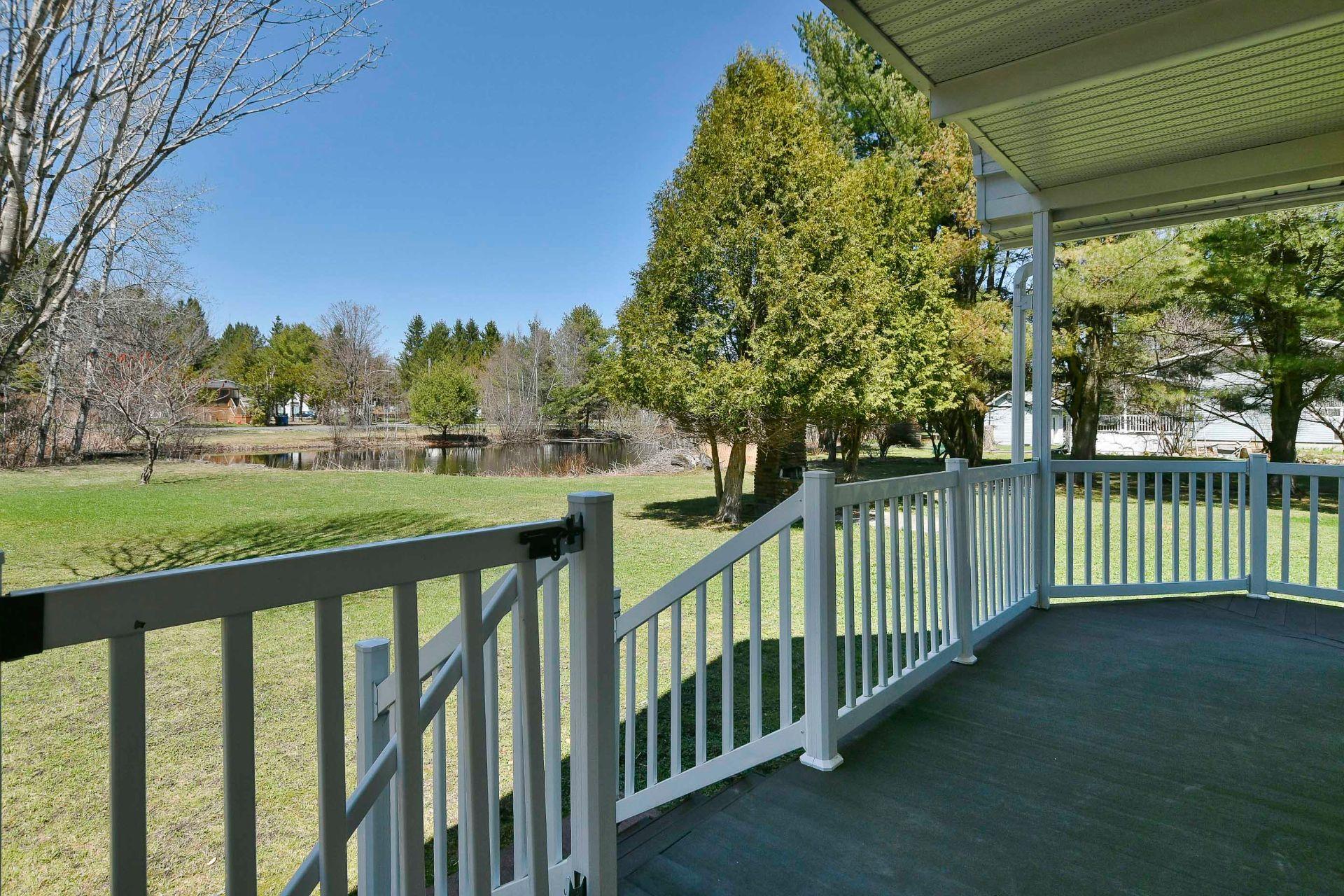 









3567


2e avenue du Domaine-Patry

,
Sainte-Julienne,




QC
J0K2T0

