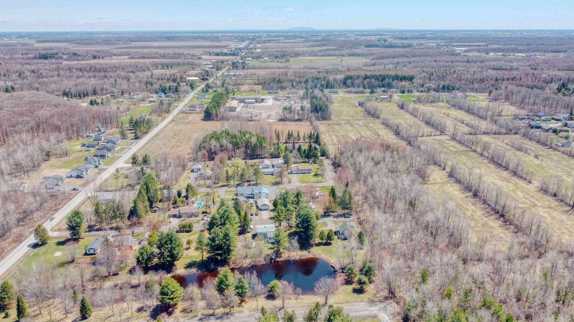 









3567


2e avenue du Domaine-Patry

,
Sainte-Julienne,




QC
J0K2T0

