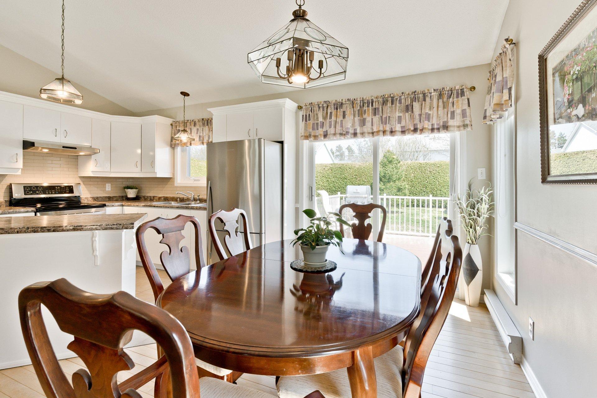 









238


Rue des Merles

,
Sherbrooke (Brompton/Rock Forest/Saint-Élie/Deauville),




QC
J1R0N3

