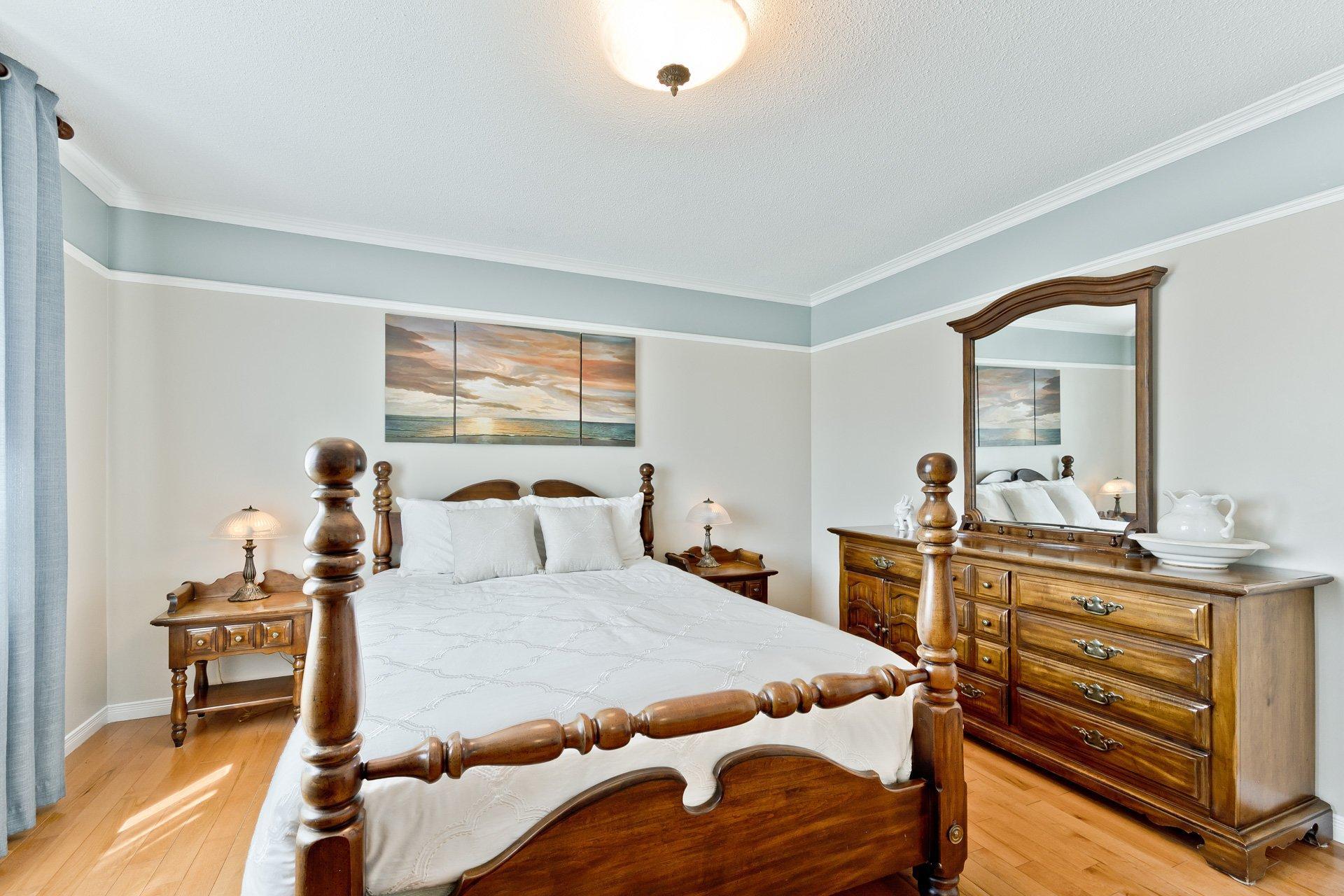 









238


Rue des Merles

,
Sherbrooke (Brompton/Rock Forest/Saint-Élie/Deauville),




QC
J1R0N3

