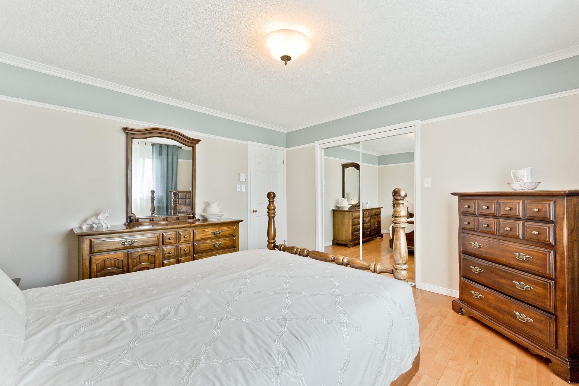 









238


Rue des Merles

,
Sherbrooke (Brompton/Rock Forest/Saint-Élie/Deauville),




QC
J1R0N3


