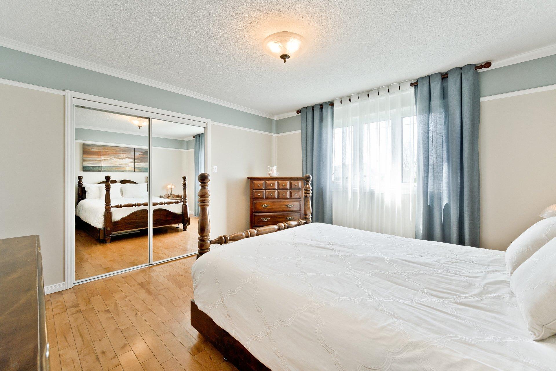 









238


Rue des Merles

,
Sherbrooke (Brompton/Rock Forest/Saint-Élie/Deauville),




QC
J1R0N3

