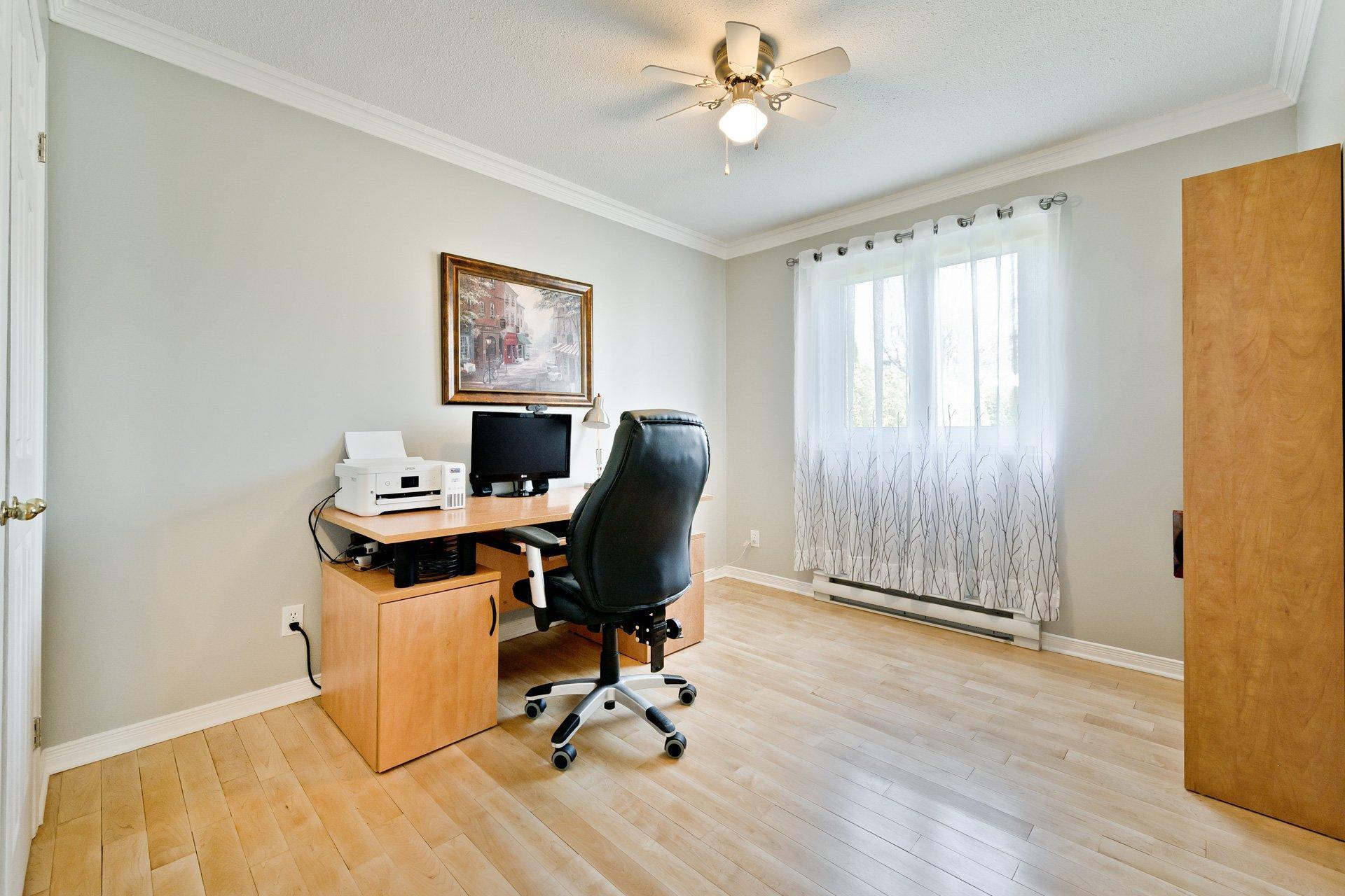 









238


Rue des Merles

,
Sherbrooke (Brompton/Rock Forest/Saint-Élie/Deauville),




QC
J1R0N3

