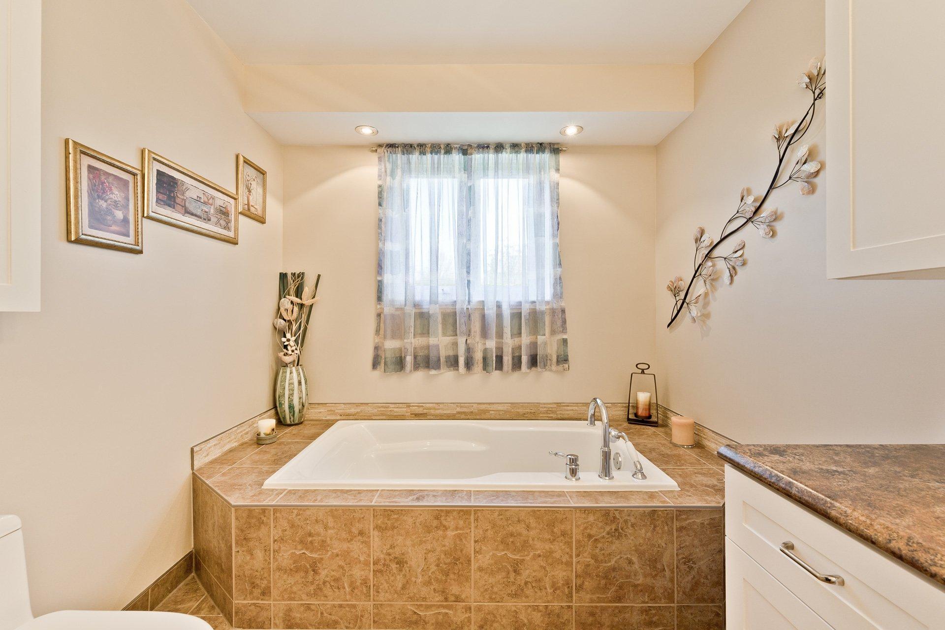 









238


Rue des Merles

,
Sherbrooke (Brompton/Rock Forest/Saint-Élie/Deauville),




QC
J1R0N3

