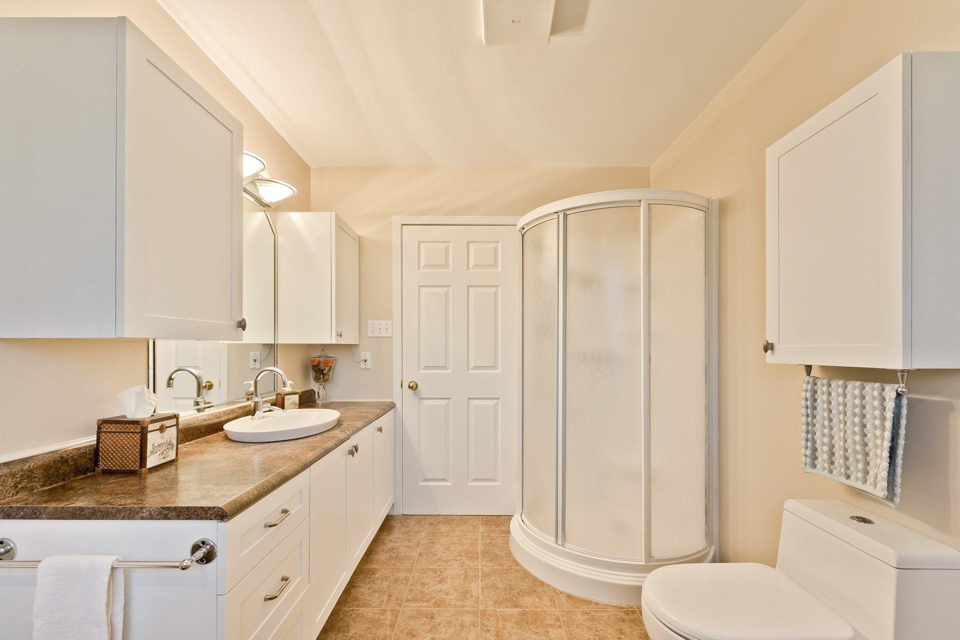 









238


Rue des Merles

,
Sherbrooke (Brompton/Rock Forest/Saint-Élie/Deauville),




QC
J1R0N3

