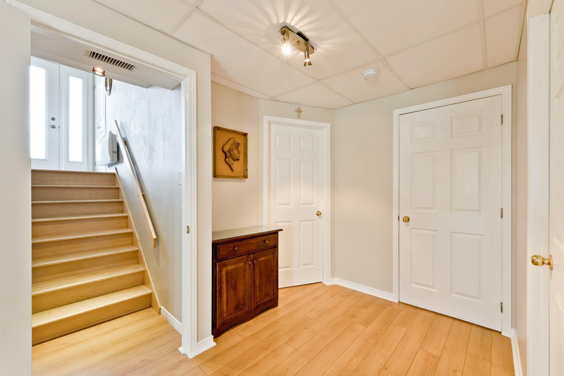 









238


Rue des Merles

,
Sherbrooke (Brompton/Rock Forest/Saint-Élie/Deauville),




QC
J1R0N3

