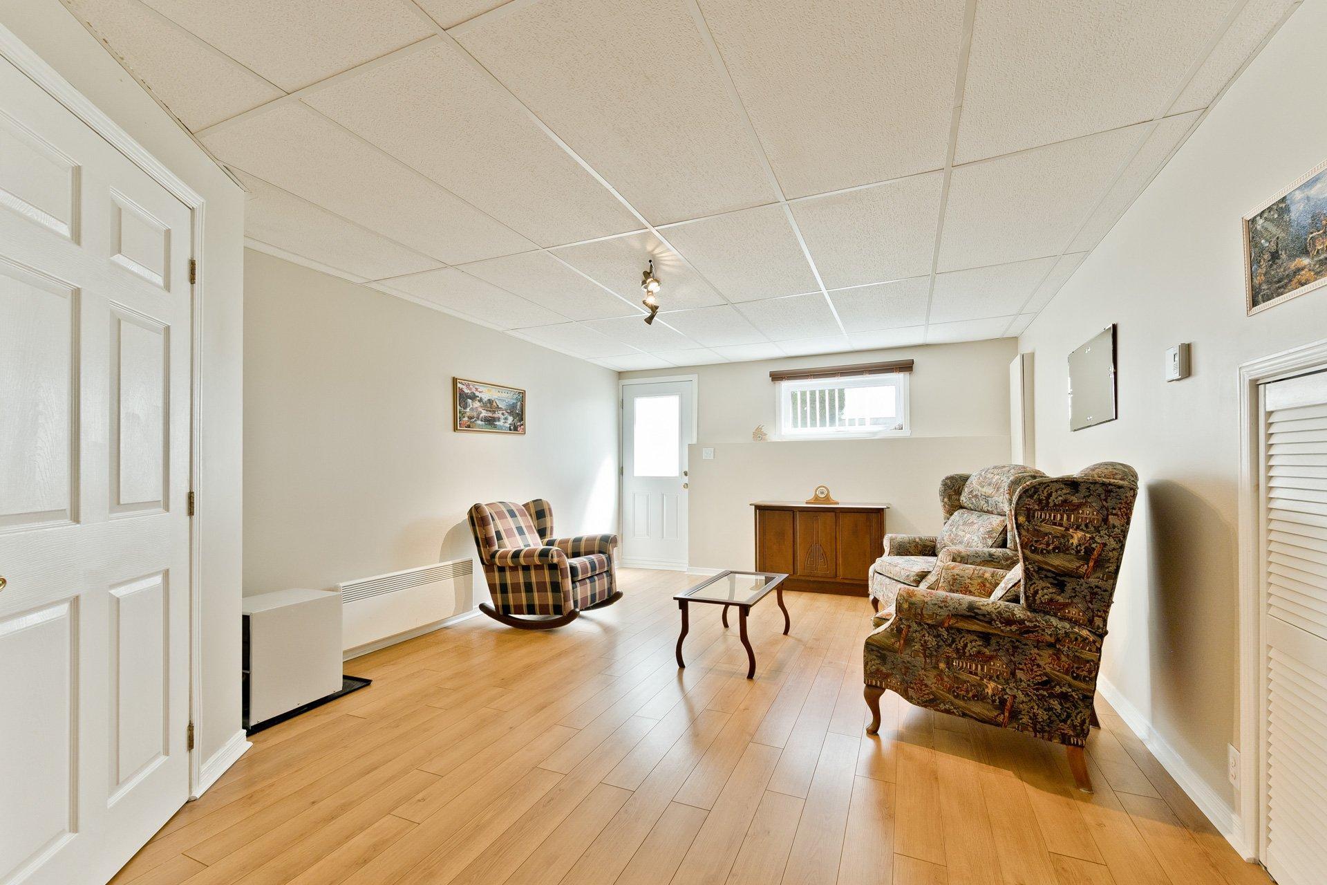 









238


Rue des Merles

,
Sherbrooke (Brompton/Rock Forest/Saint-Élie/Deauville),




QC
J1R0N3

