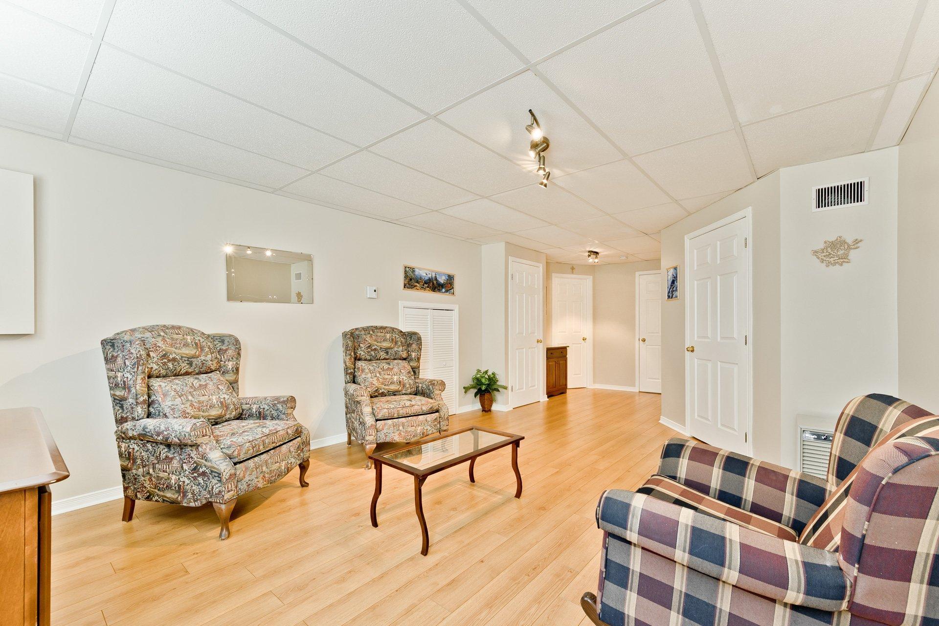 









238


Rue des Merles

,
Sherbrooke (Brompton/Rock Forest/Saint-Élie/Deauville),




QC
J1R0N3

