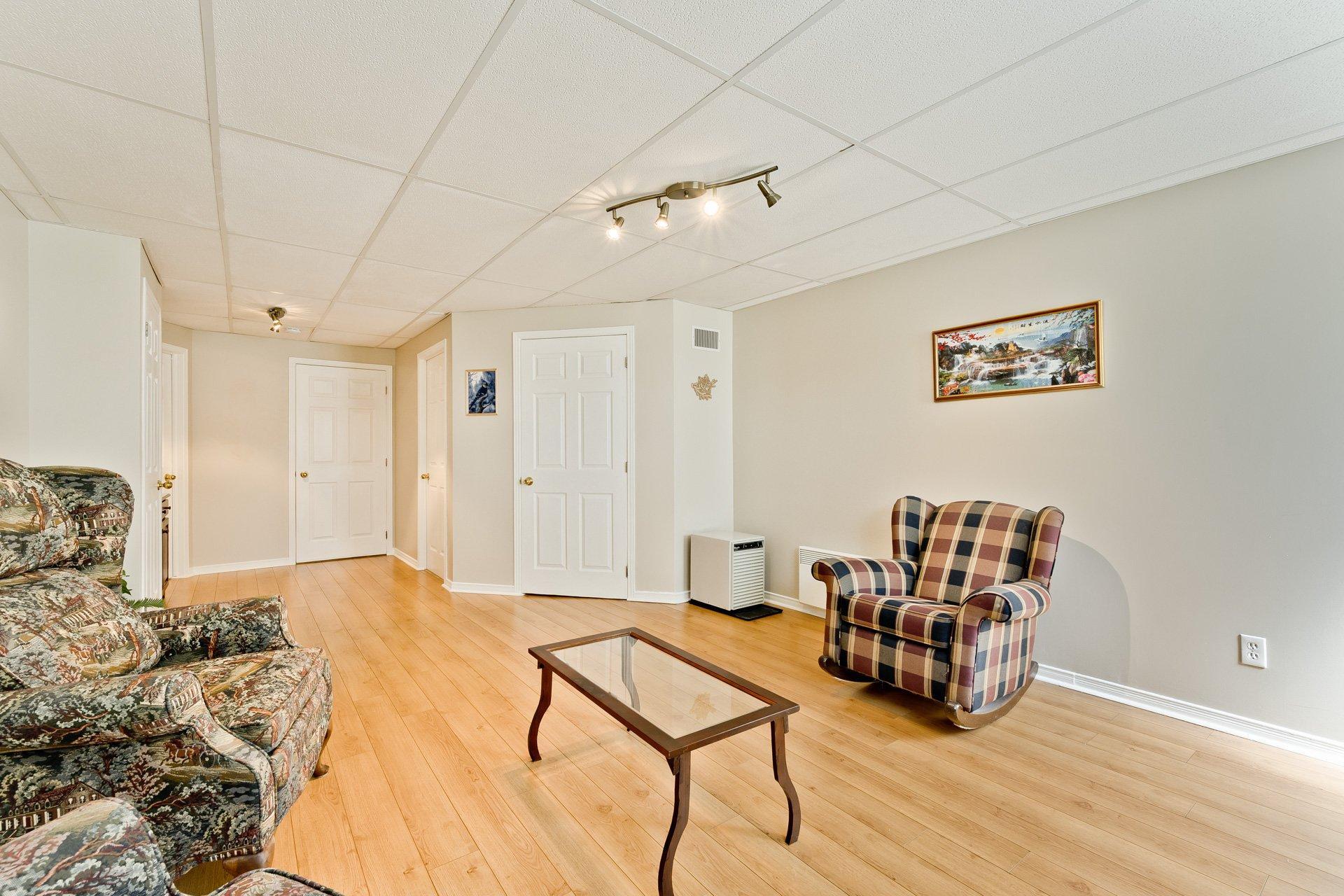 









238


Rue des Merles

,
Sherbrooke (Brompton/Rock Forest/Saint-Élie/Deauville),




QC
J1R0N3


