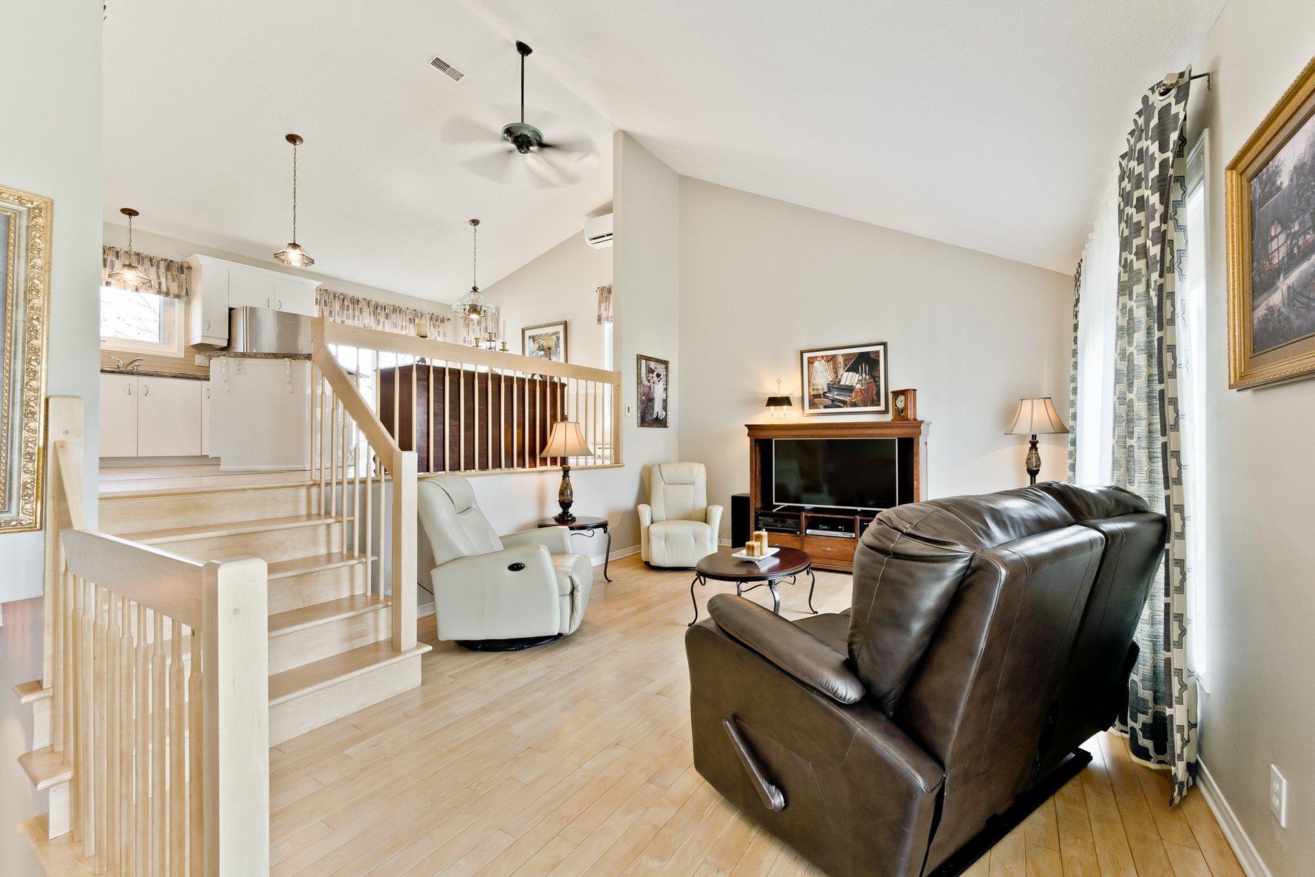 









238


Rue des Merles

,
Sherbrooke (Brompton/Rock Forest/Saint-Élie/Deauville),




QC
J1R0N3

