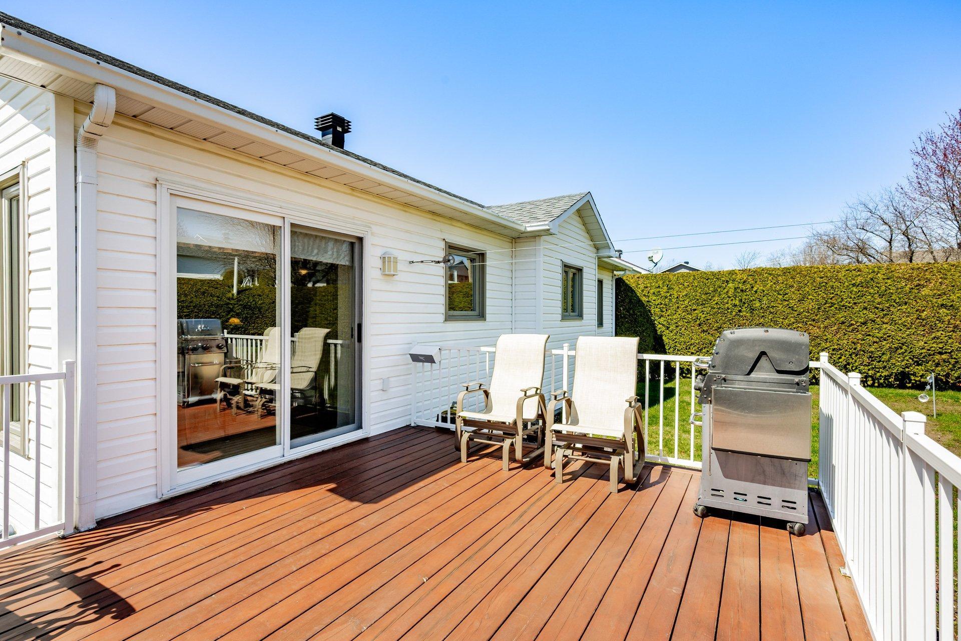 









238


Rue des Merles

,
Sherbrooke (Brompton/Rock Forest/Saint-Élie/Deauville),




QC
J1R0N3

