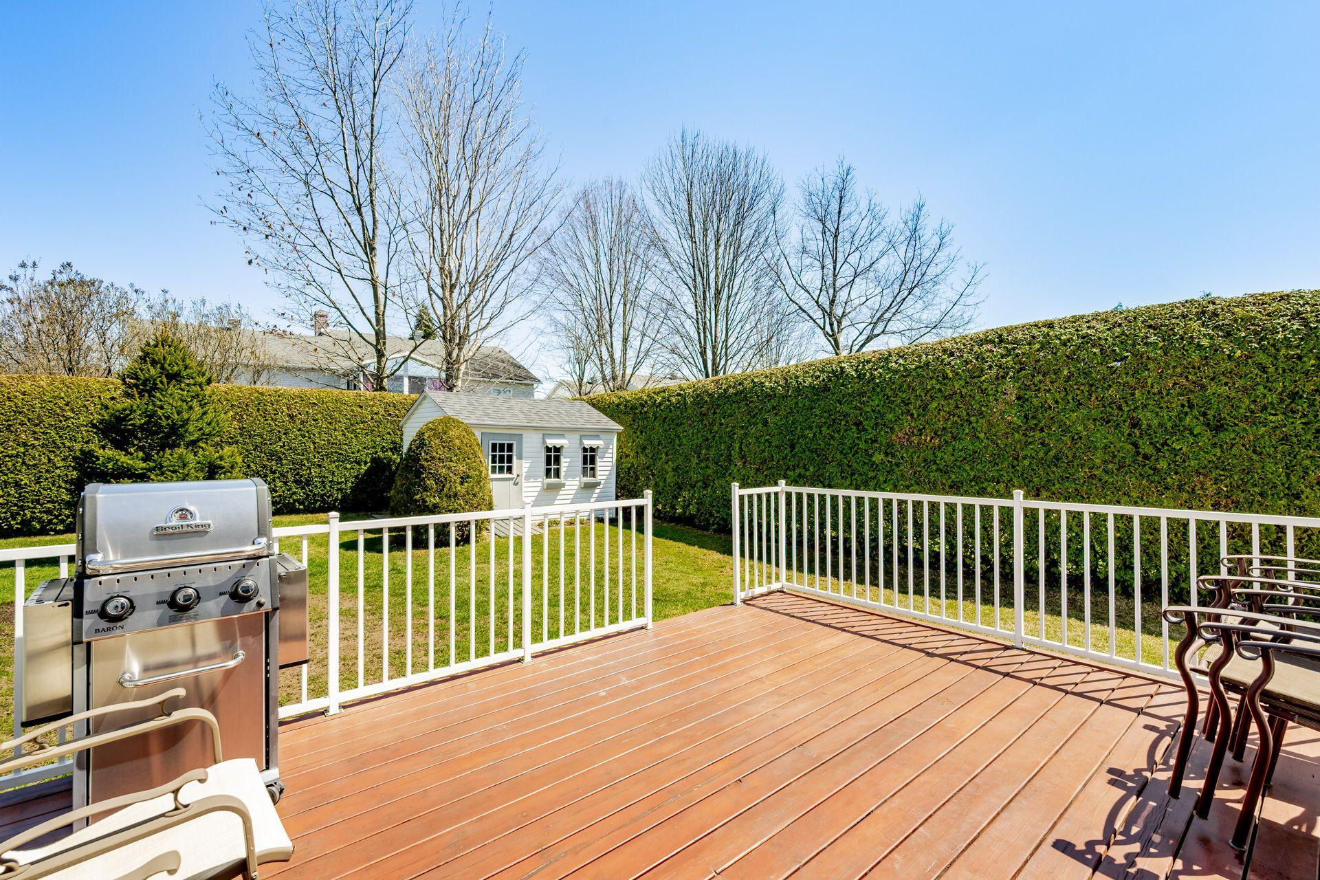 









238


Rue des Merles

,
Sherbrooke (Brompton/Rock Forest/Saint-Élie/Deauville),




QC
J1R0N3

