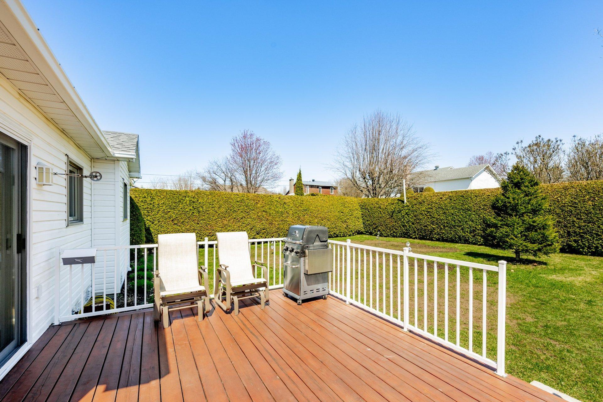 









238


Rue des Merles

,
Sherbrooke (Brompton/Rock Forest/Saint-Élie/Deauville),




QC
J1R0N3

